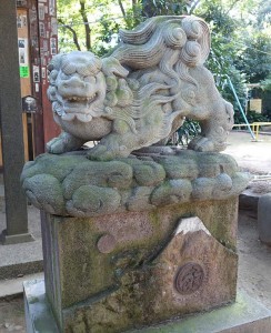品川神社　くも狛犬